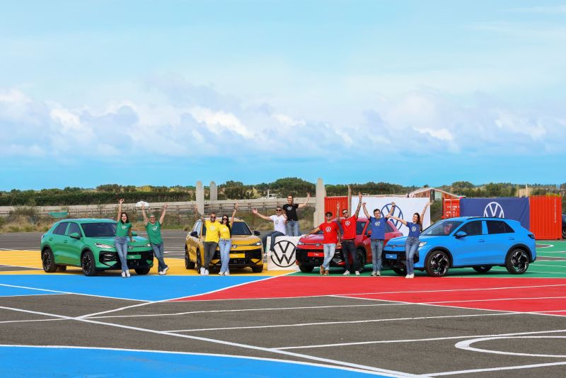 "Parchíswagen": Volkswagen recrea en Canarias la partida de Parchís más grande del mundo