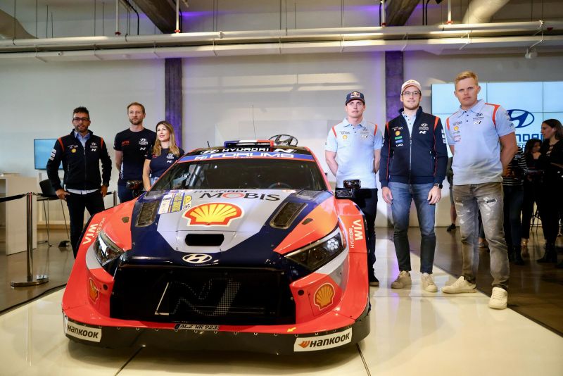 Hyundai Canarias desata la euforia de los fans con las estrellas del WRC Neuville, Tänak y Fourmaux