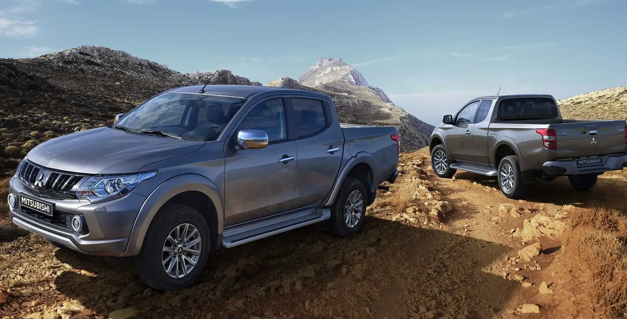 Mitsubishi L200 sobre una montaña