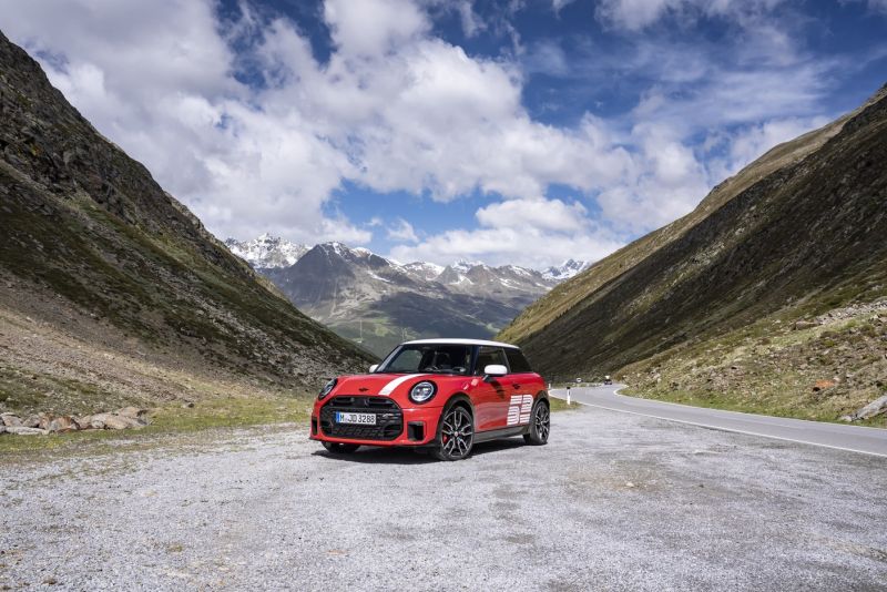 El legado del Rally de Montecarlo revive en el nuevo MINI 1965 Victory Edition