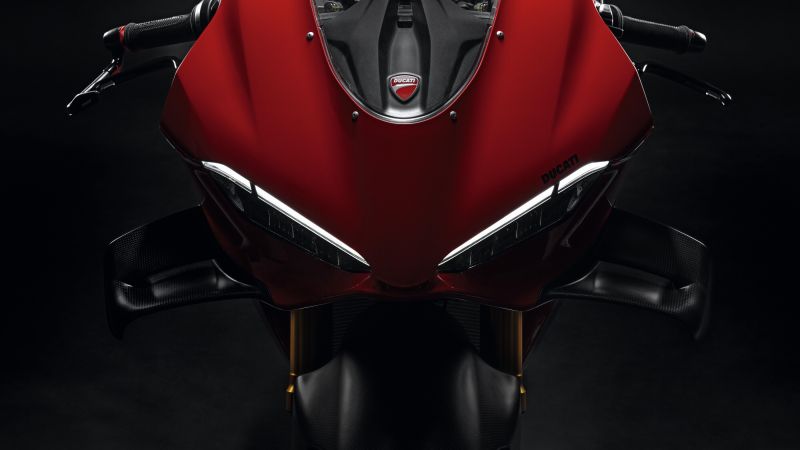 Ducati Panigale V4 S 2025: aún más exclusiva con las versiones Carbon y Carbon Pro