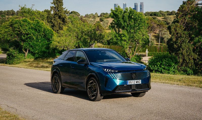 PEUGEOT E-3008: el nuevo SUV eléctrico con 700 kilómetros de autonomía