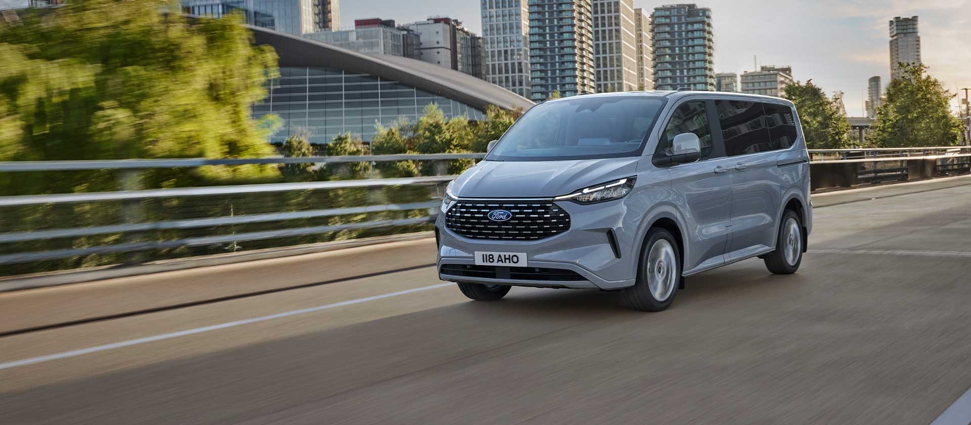 Ford Tourneo Custom PHEV en la ciudad