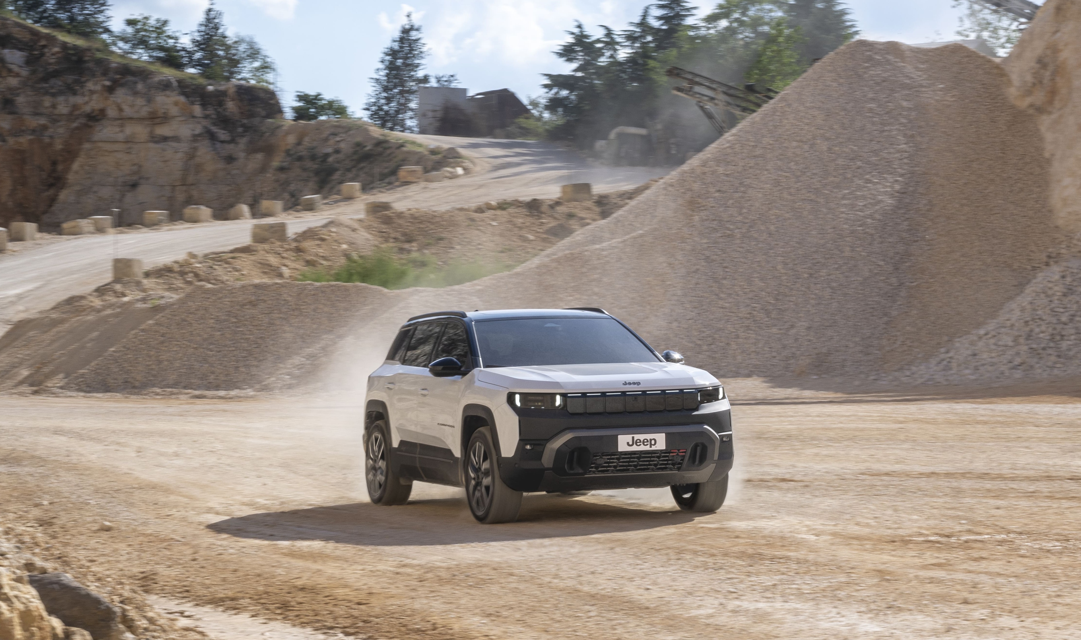 El Jeep Compass más salvaje y eficiente de la historia: 375 CV y hasta 674 km de autonomía eléctrica