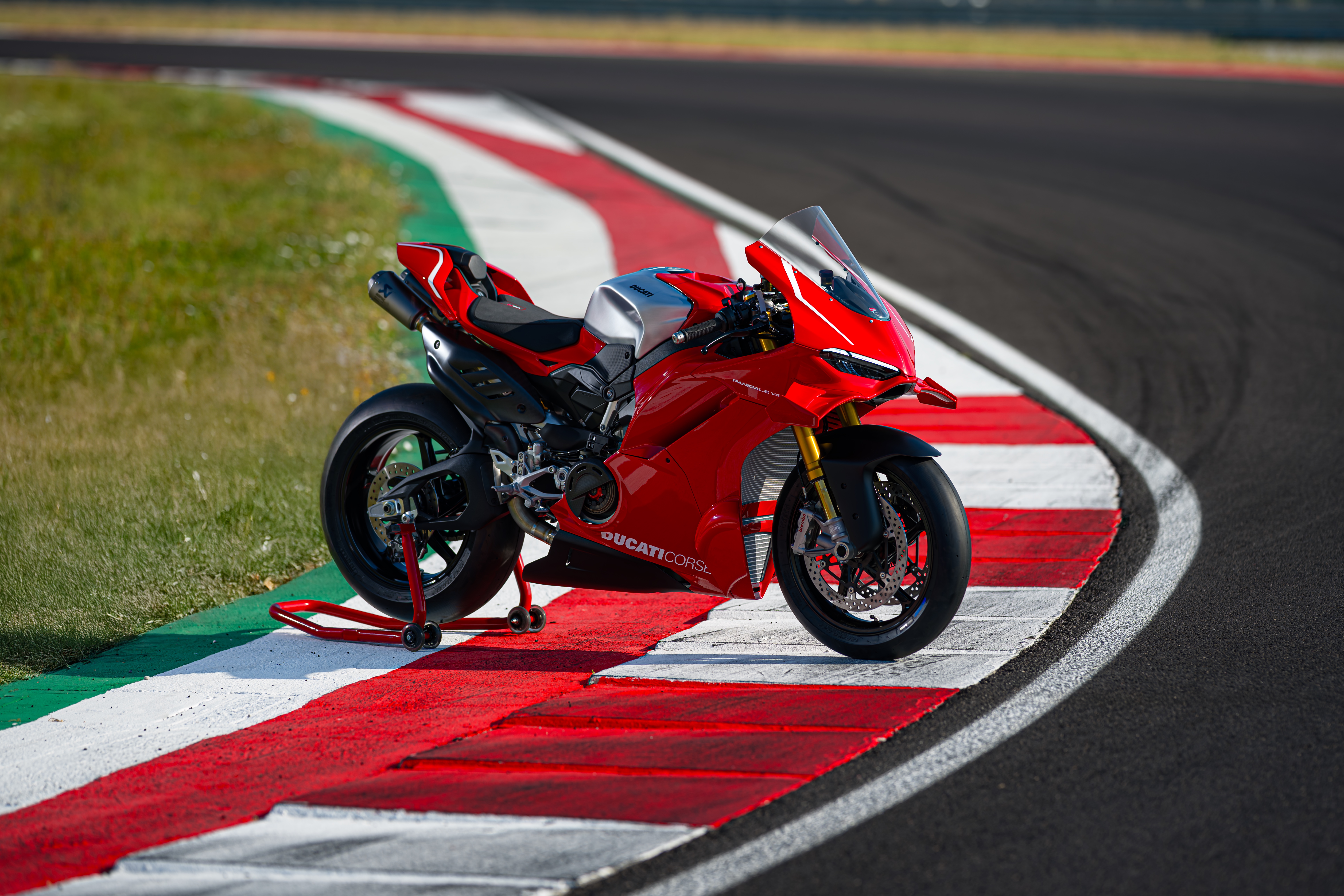 Ducati Panigale V4 R: la esencia de la competición en una moto homologada para carretera