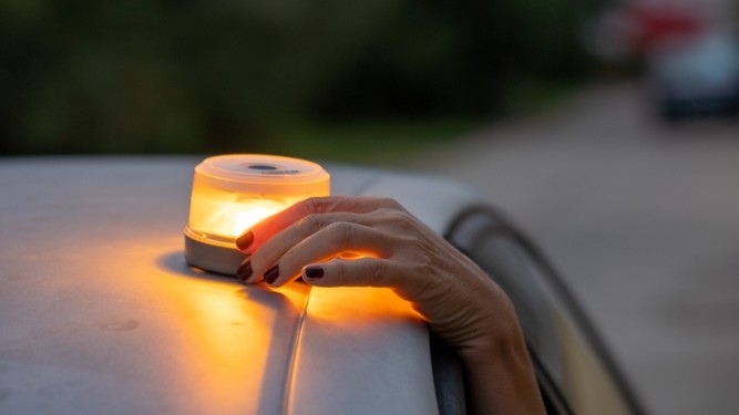 ¿Cuándo es obligatoria la luz de emergencia V16?