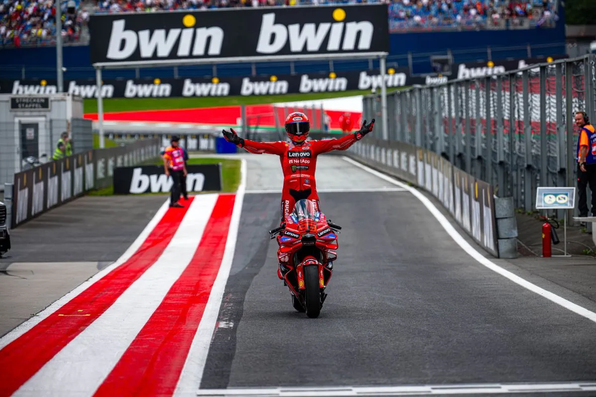Márquez gana en Austria y acaricia su noveno título mundial de MotoGP